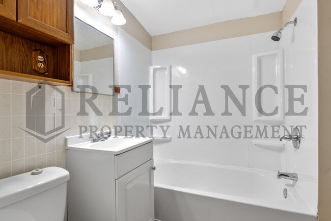 Building Photo - 1934 N Burns Ave