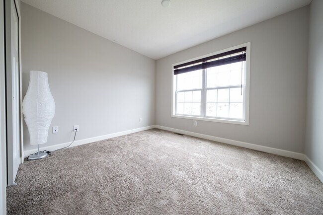 Building Photo - 18196 Goldfinch Wy