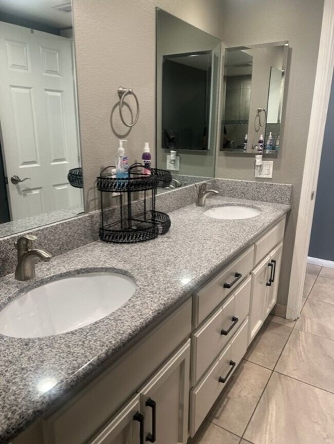 Building Photo - 3 Bed / 2 Bath House at INDIAN PALMS CC** ...