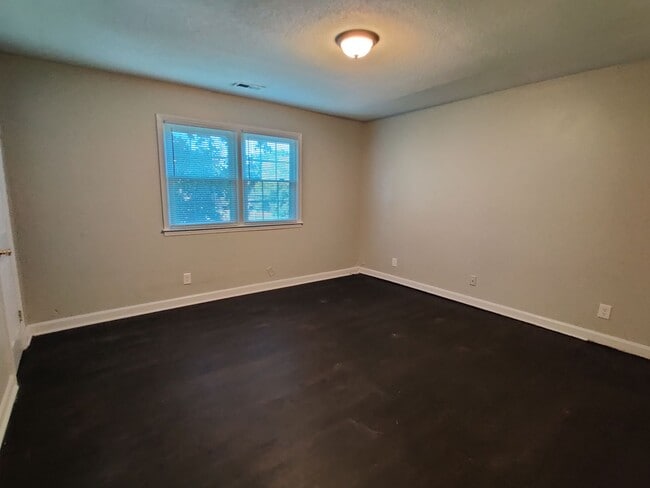 Building Photo - 2 Bedroom Near Downtown Charlotte