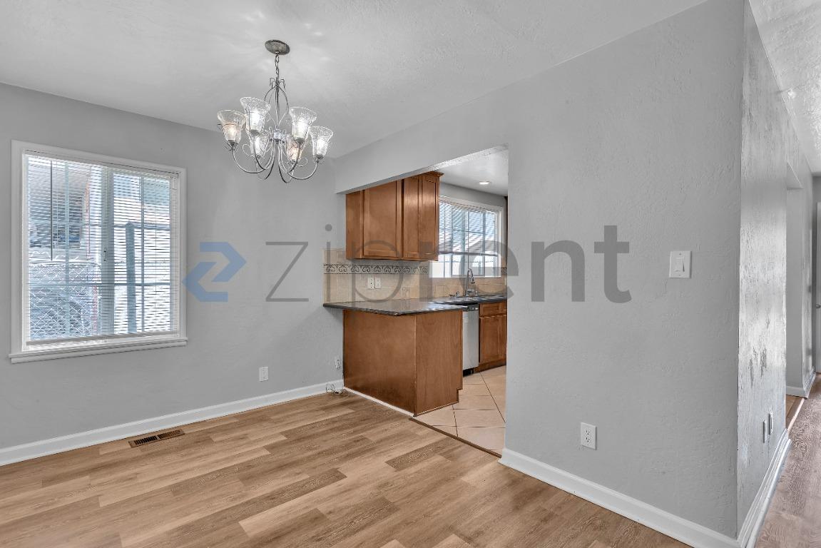 Building Photo - Unit