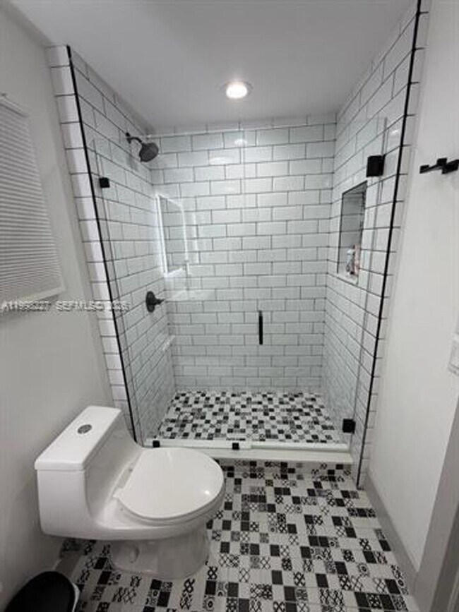 Building Photo - 455 NW 19th Ln