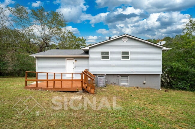 Building Photo - 2827 Arrowhead Cir NE