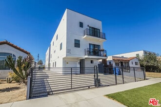 Building Photo - 1923 Carmona Ave