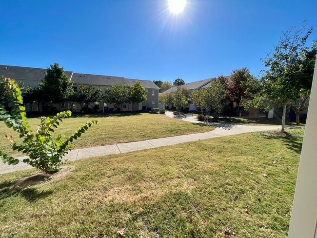Building Photo - Upscale 3BR 2.5BA Townhome in Blackman!