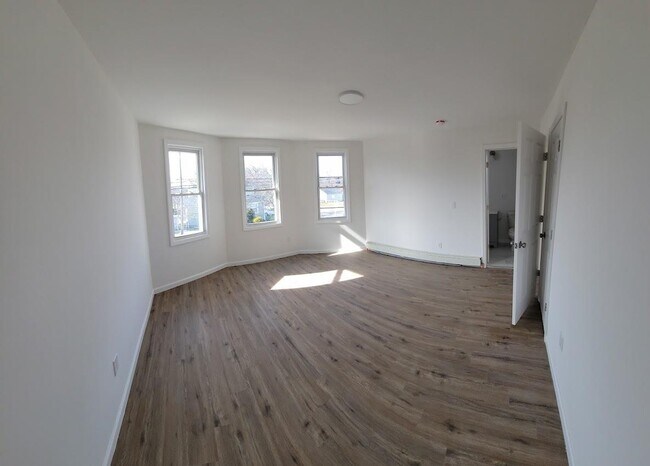 Building Photo - 83 Kraemer St