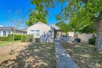 Building Photo - 4+2 Downtown Truxtun Ave Charm!
