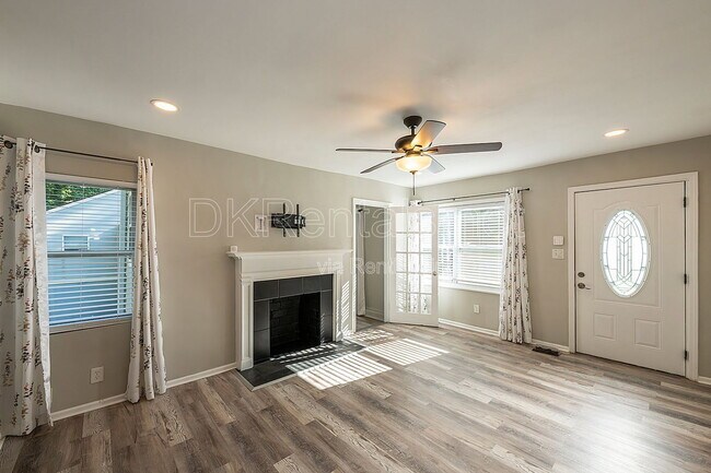 Building Photo - 2874 Blount St
