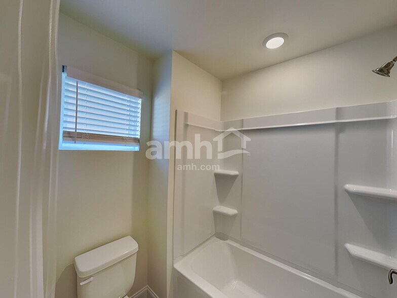 Building Photo - 3662 Creek View Cir