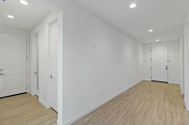 Building Photo - 717 Delaney Pkwy