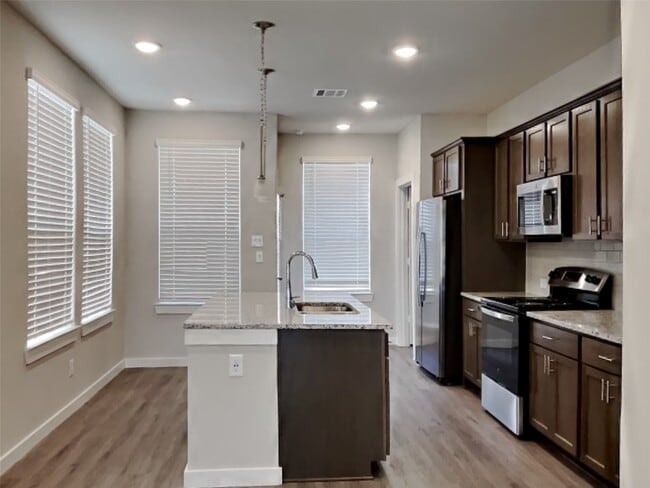 Building Photo - 2411 Foster Hl Rd