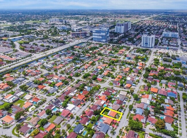 Building Photo - 10350 SW 4th St