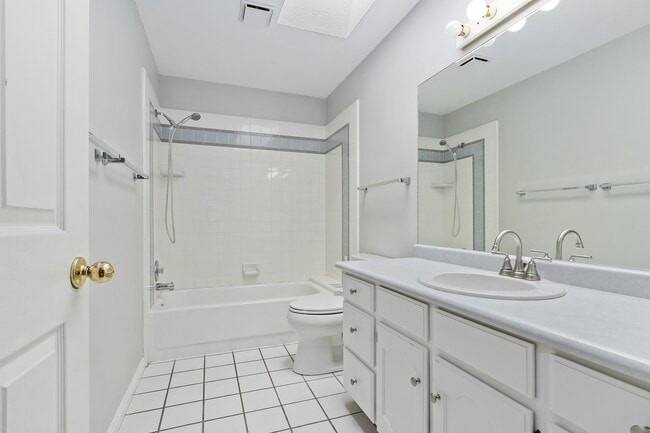 Building Photo - 3666 Pearblossom Cir