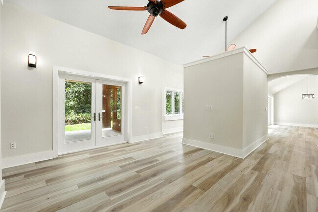 Building Photo - 5432 Grove Ave
