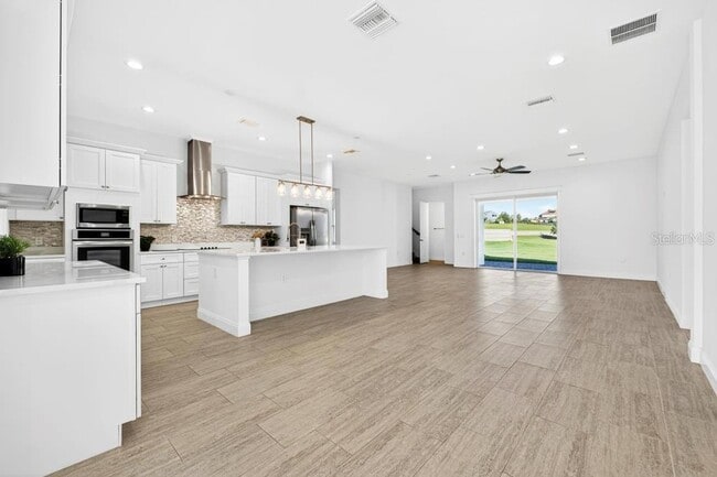 Building Photo - 200 Snowy Orchid Way