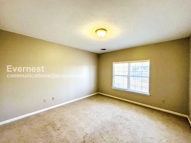 Building Photo - 4 Bed/2.5 Bath Home with Fenced Yard & Garage / Pet-Friendly / Available Now!