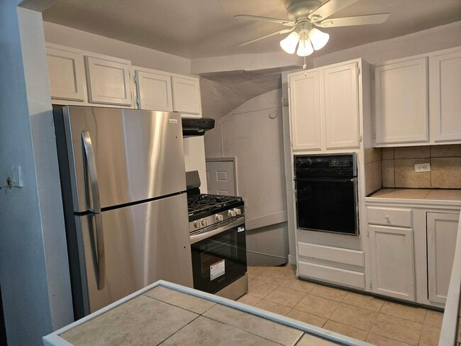 Building Photo - 16037 Halsted St