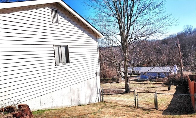 Building Photo - 1920 Americana Way