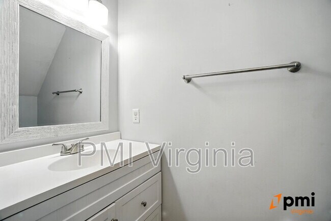 Building Photo - 159 Stoney Ridge Ave