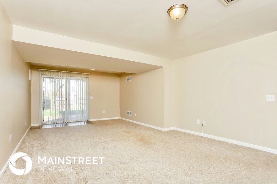 Building Photo - 721 Willow Wood Ct