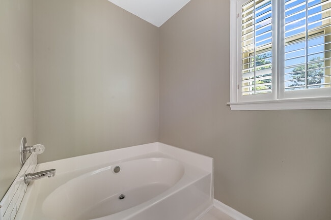 Building Photo - 1011 Willow Ridge Dr