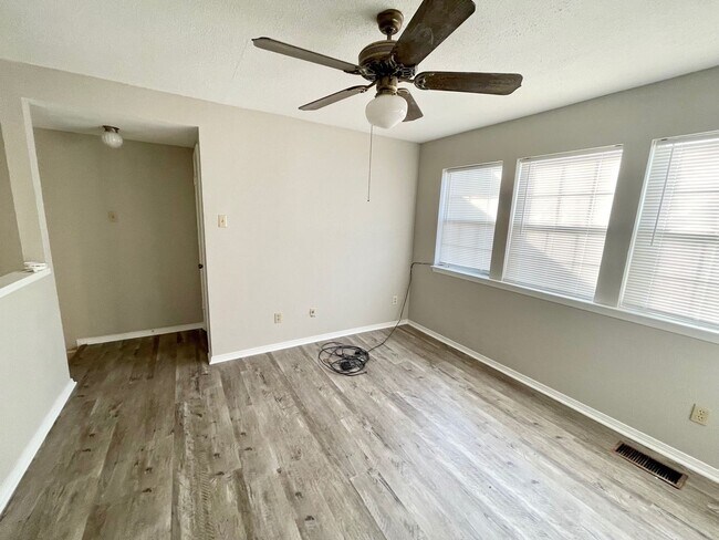 Building Photo - 3825 Kimberly Dr