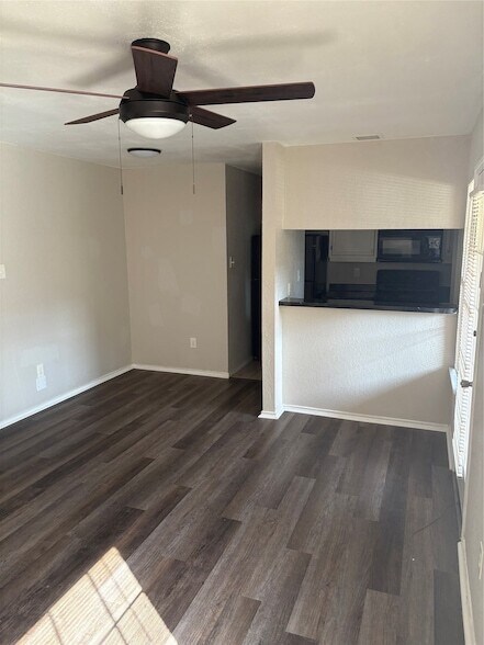 Building Photo - 1733 Crest Grove Dr
