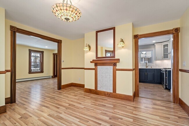 Building Photo - 16 Devens St