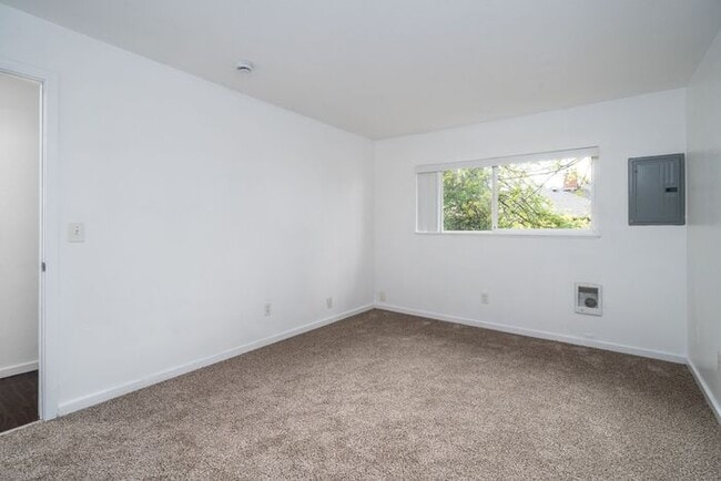Building Photo - Beautiful 2 bedroom ready for you to call ...