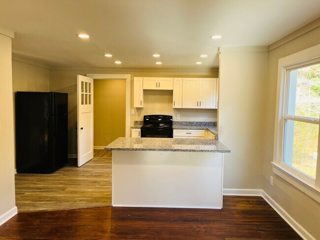 Building Photo - 152 Fairview Dr