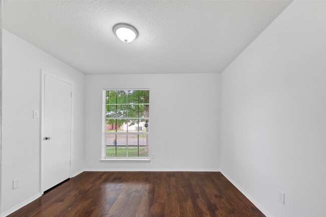 Building Photo - 1122 Woodbridge Ave