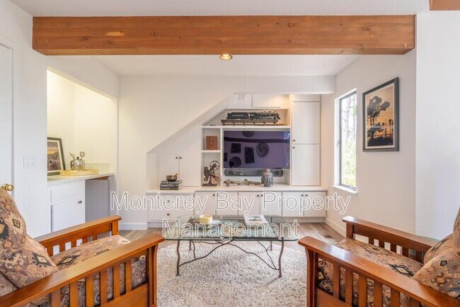 Building Photo - 18 Deer Stalker Path