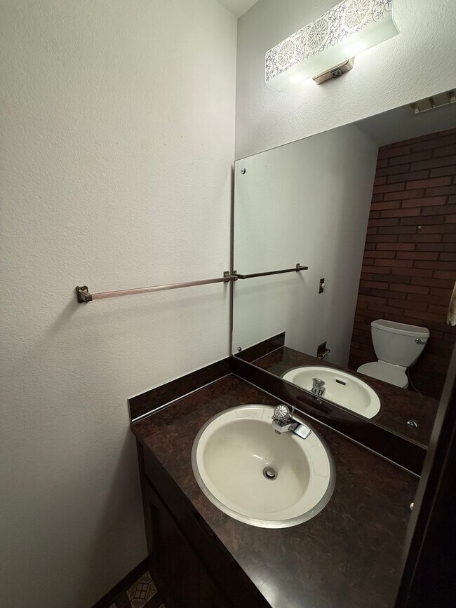 Building Photo - Save $500 on 2nd Month Rent