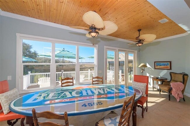 Building Photo - 208 Somerset Ct