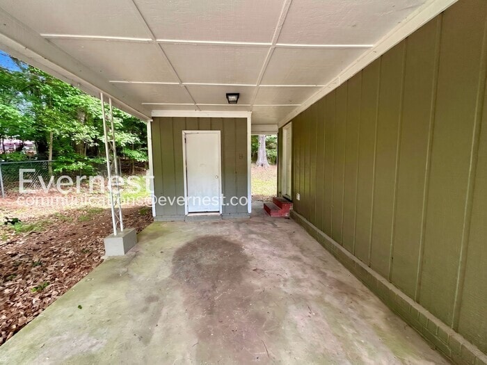 Building Photo - 2975 Sharon Ln