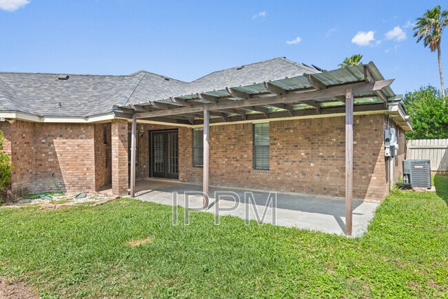 Building Photo - 5233 Clearview Dr