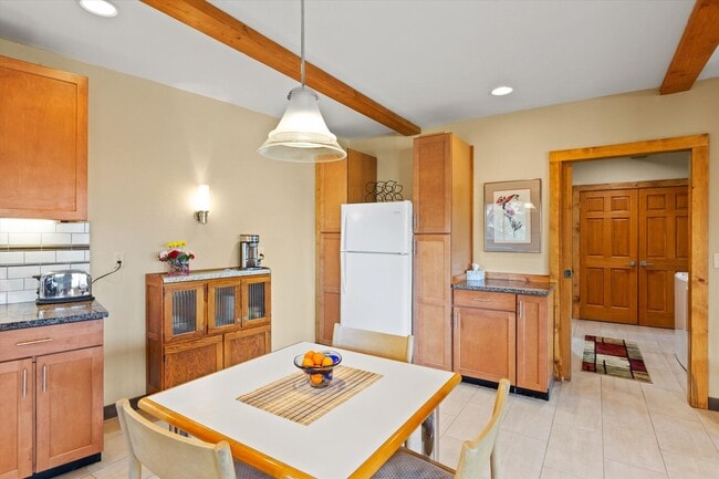 Building Photo - Fully-Furnished Short-Term Rental on South...