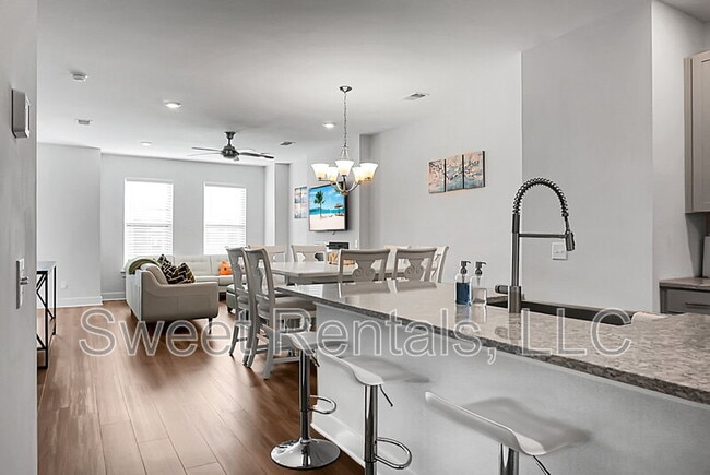 Building Photo - 4565 Mixson Ave