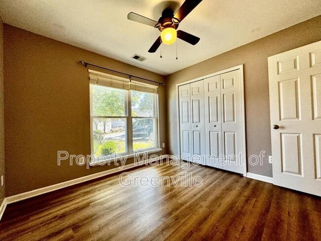 Building Photo - 603 Fairview Lake Way