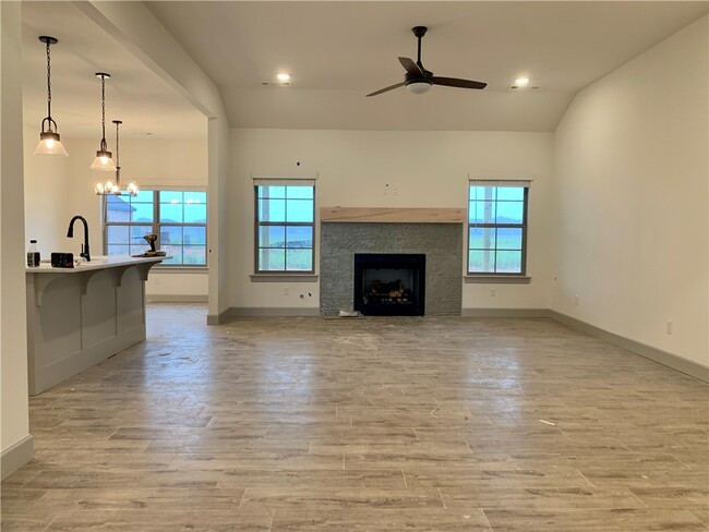 Building Photo - 1100 Tracey Ln