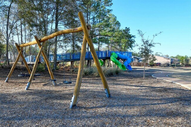 Building Photo - 17099 Crimson Crest Dr
