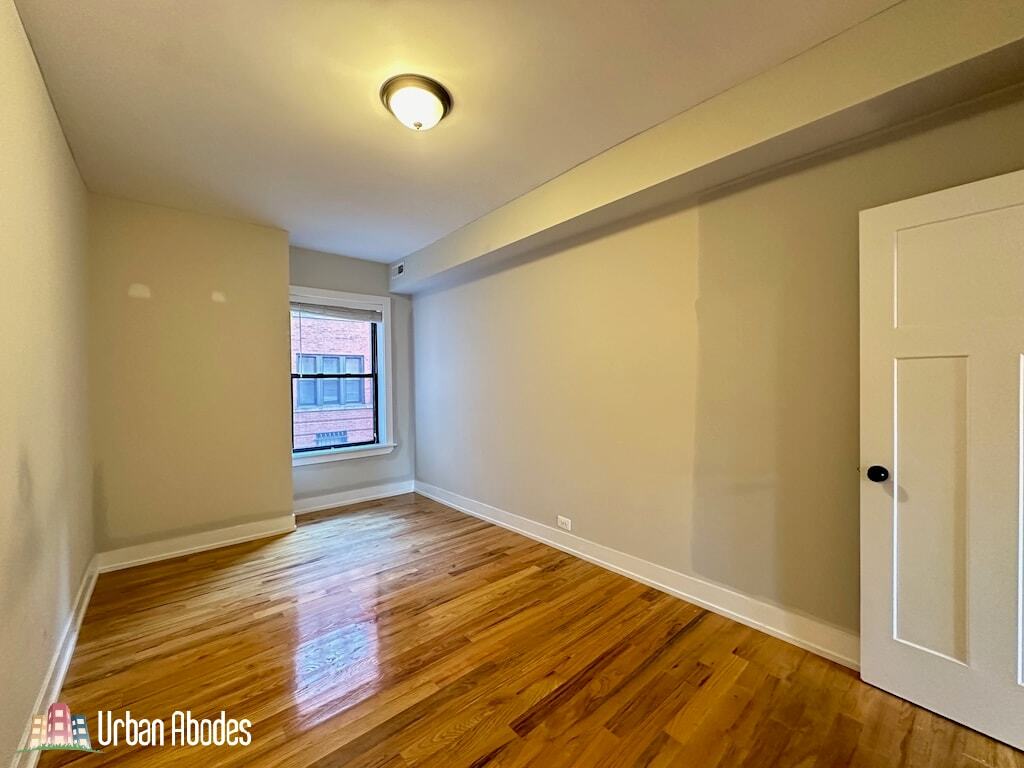 Building Photo - 3523 N Racine Ave