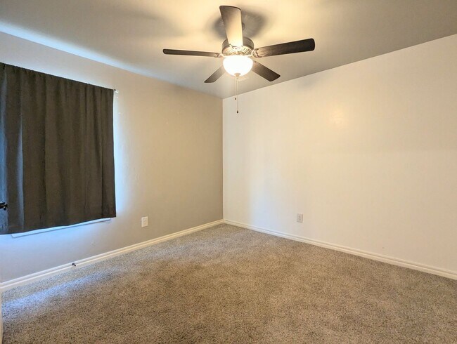 Building Photo - Beautiful Edmond Home | Gas Fireplace, Storm Shelter & Fenced Backyard!
