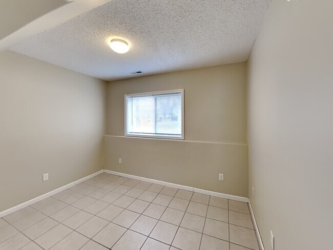 Building Photo - 1933 Mathias Rd