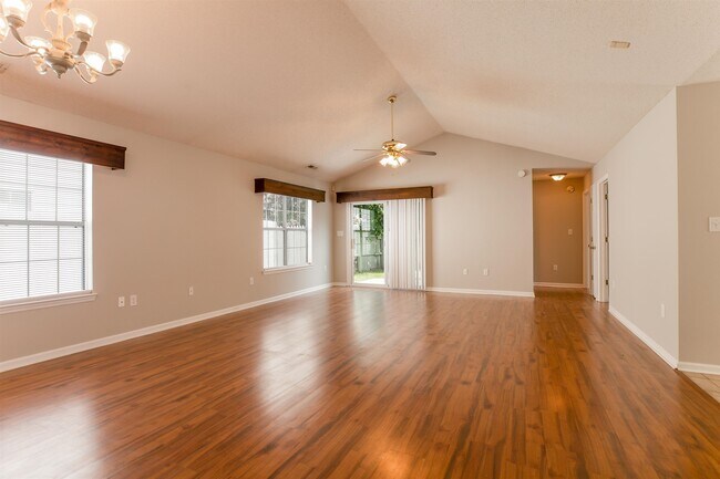 Building Photo - 112 Dusty Trail Ln