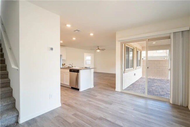 Building Photo - Bright, Modern 3 Bd, 3 bth, Home with Chef inspired Kitchen, 2 Living Spaces