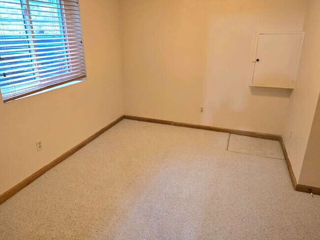 Building Photo - "Charming 4-Bedroom Retreat in Castle Rock with 2.5 Baths, Fenced yard, 2 car attached garage - Y...