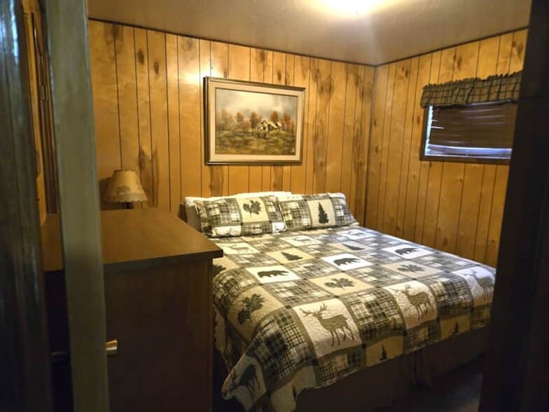 Cabin #1 Bedroom - 165 E White Mountain Blvd