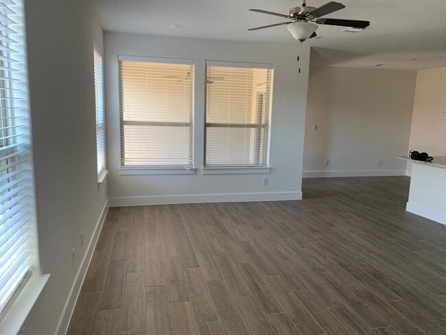 Building Photo - 626 Parkline Dr