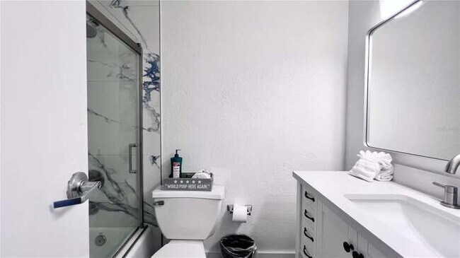 Building Photo - 611 Destiny Dr